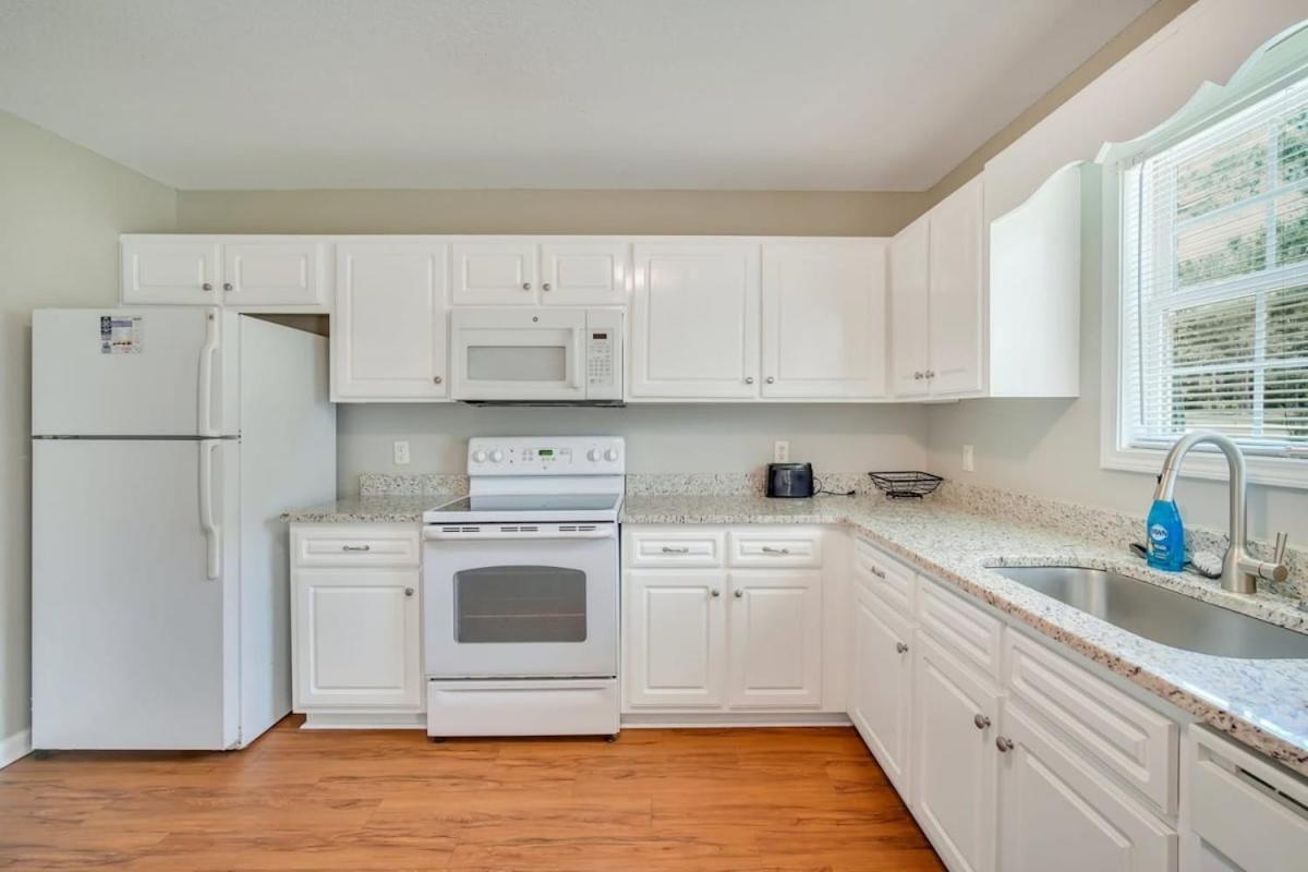 Charming Gray Home- 5 Mins From Gsu! Statesboro Exterior foto