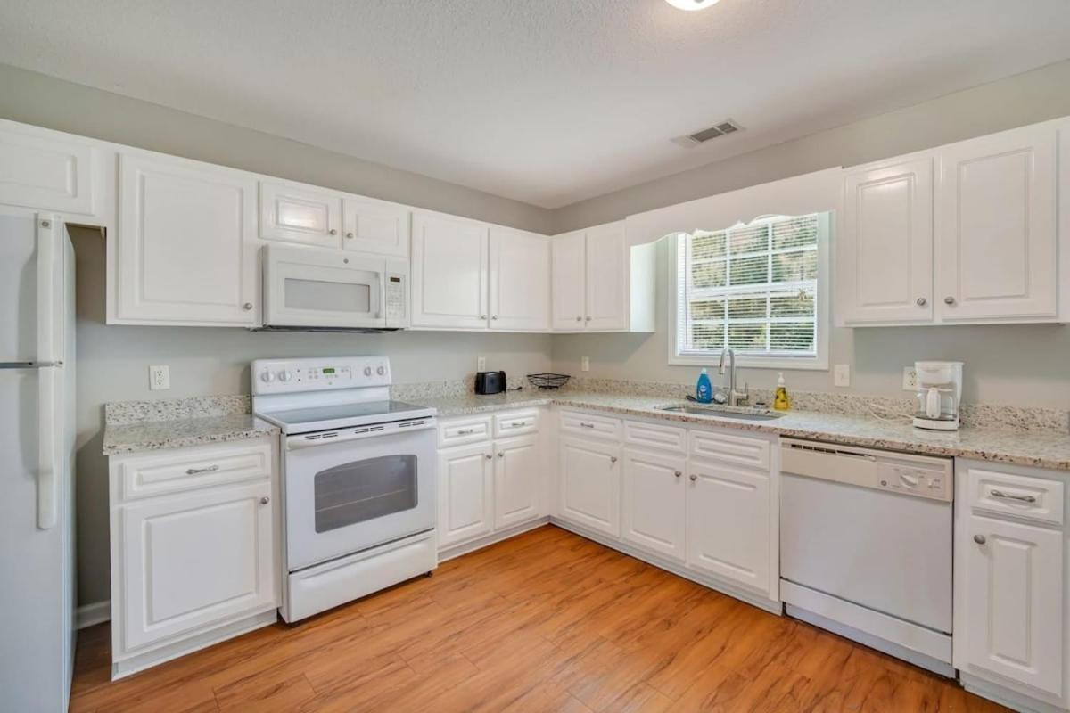 Charming Gray Home- 5 Mins From Gsu! Statesboro Exterior foto
